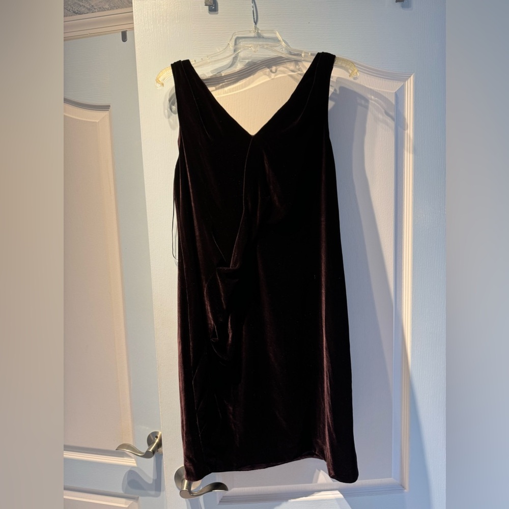 VINCE DRESS SIZE M BORDEAUX COLOR VELVET MATERIAL Brand new